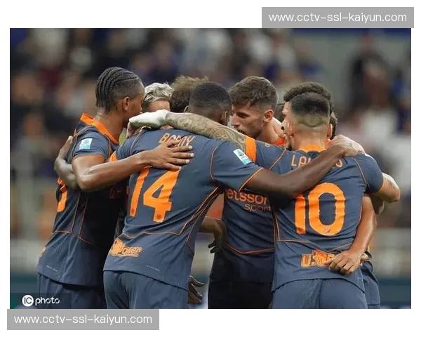 萨索洛重点演练防守阵型,应对国际米兰强大火力 萨索洛重点演练防守阵型,应对国际米兰强大火力